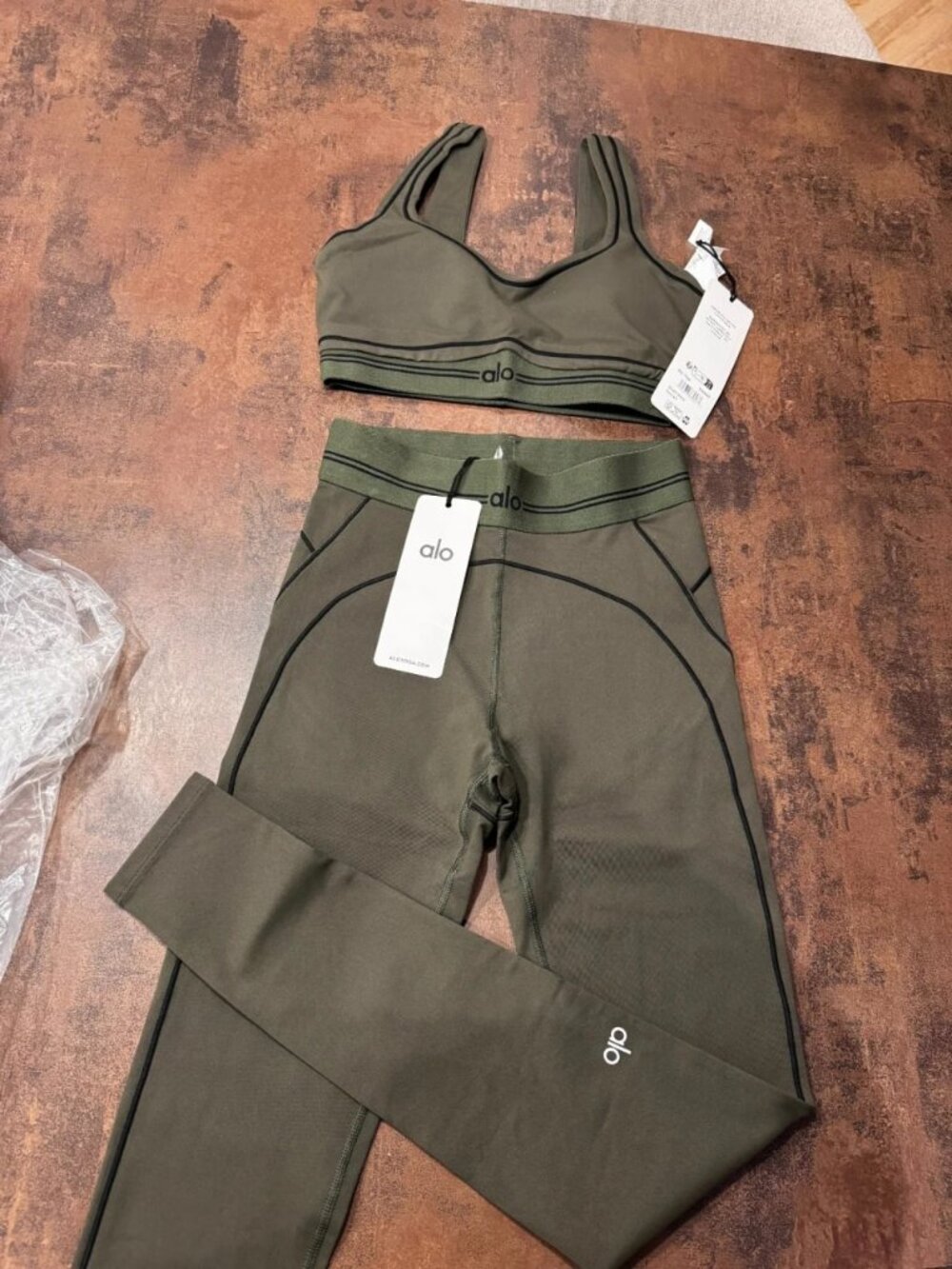 ALO Yoga Airbrush Heart Throb Bra & High-Waist Legging Set Olive Size XS